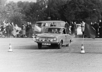 Rallye der 1000 Minuten 1965, Schlussprfung, Loisl Wiener mit Gattin in einem GLAS